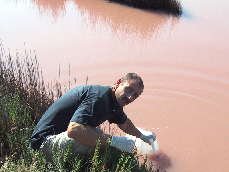 Image of Francesco Pomati sampling